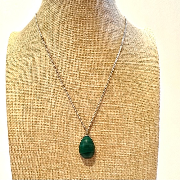 Sterling silver malachite pendant teardrop shape on a Sterling .925 chain - Picture 4 of 14